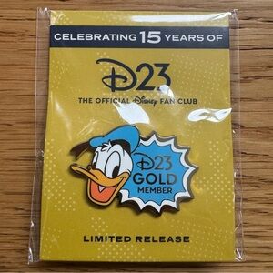 DISNEY D23 15th Gold Member Exclusive Donald Duck 90th Anniversary Pin